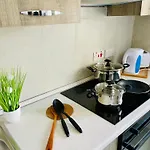 2br Comfort By Holi بيرغو